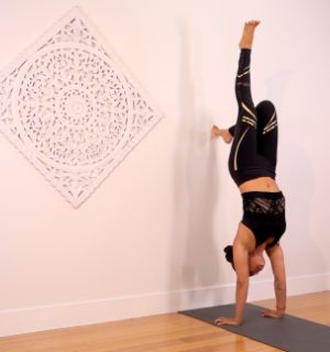 Drinie Aguilar – Yoga Collective – Wall to Handstand